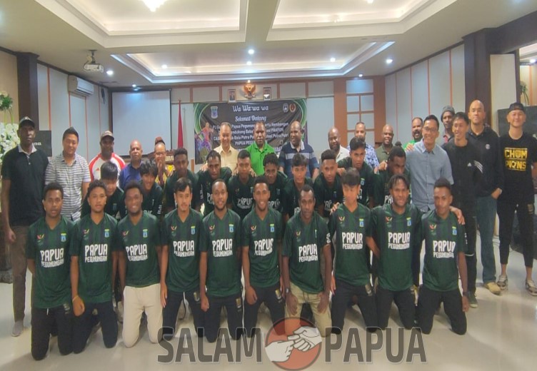 Pj Gubernur Velix Wanggai Hadiri Langsung Gala Dinner Bersama Kontingen Sepakbola Dan Futsal Papua Pegunungan Pra-PON Di Mimika