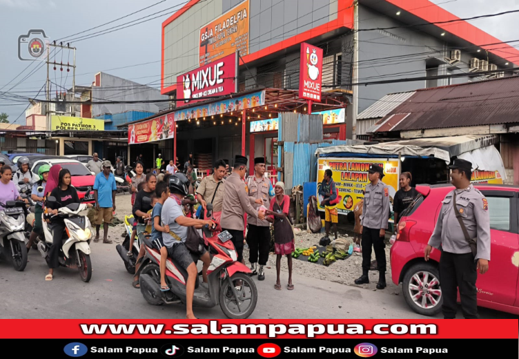 Berkah Ramadhan, Polsek Mimika Baru Bagi Ratusan Paket Takjil