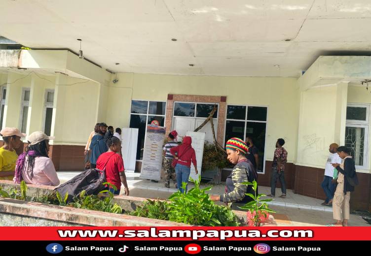 Tidak Puas Dengan Formasi CPNS 2024, Aliansi Pemuda Amungsa Palang Kantor BKPSDM Mimika