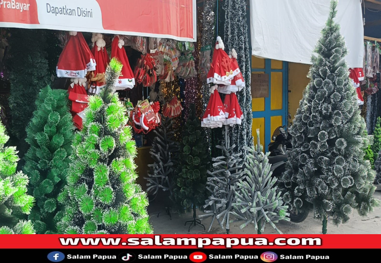 Ornamen Natal Mulai Marak Dijual Di Timika