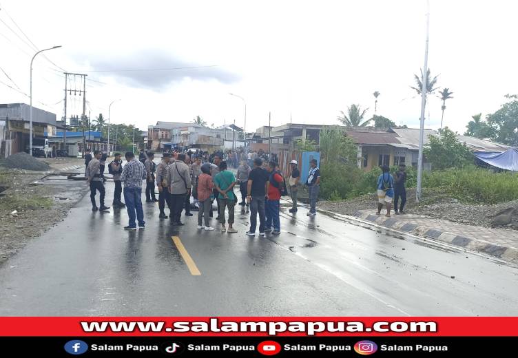 Blokade Jalan C Heatubun, Keluarga Korban Kecelakaan Tuntut Ganti Rugi Rp 1 Miliar