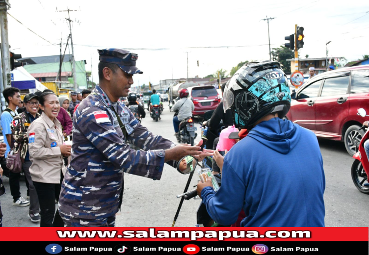 TNI AL Dan Mitra Berbagi Takjil Sekaligus Sosialisasi Untuk Jauhi Narkoba