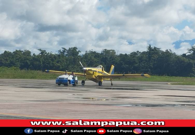 Pesawat Carteran Pertamina Alami Pecah Ban Saat Mendarat Di Bandara Mozes Kilangin