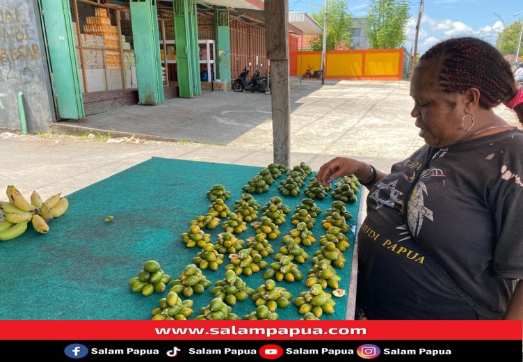 Selvina, Perempuan OAP Penjual Hasil Kebun Berharap Setelah Pemilu Ada Perubahan Bagi Masyarakat Kecil