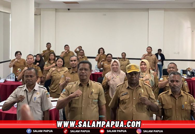 Foto bersama peserta usai pembukaan rapat koordinasi (salampapua.com/Evita)
