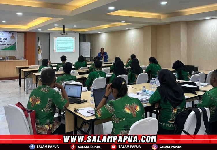Suasana penilaian oleh tim surveyor akreditasi untuk Puskesmas Amar, yang digelar di Hotel Grand Tembaga Timika (salampapua.com/Evita)