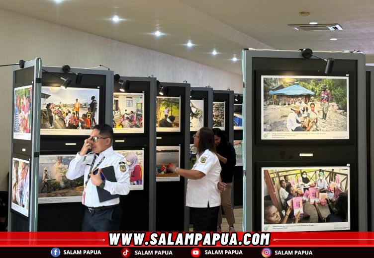 Pameran foto kesehatan di Ballroom Hotel Serayu, Timika (salampapua.com/Evita)