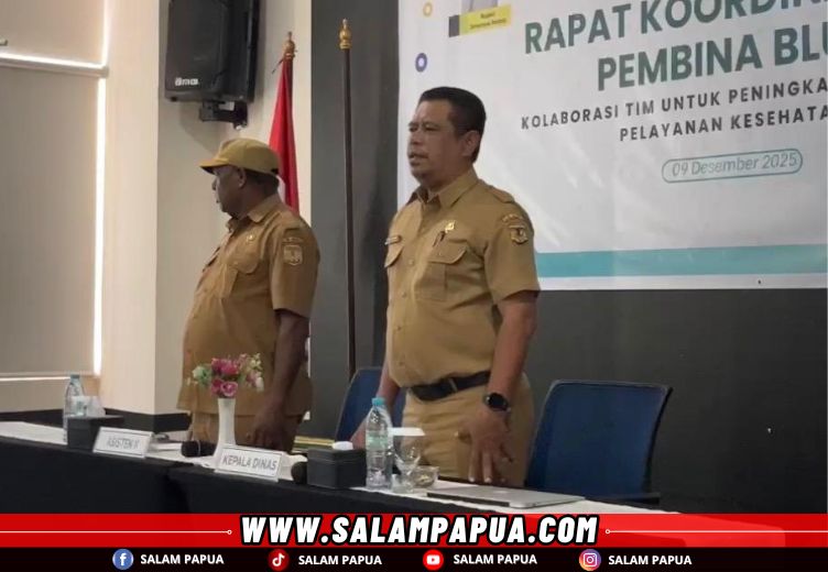 Kepala Dinas Kesehatan Kabupaten Mimika, Reynold Ubra, bersama Plt Asisten II Bidang Perekonomian dan Pembangunan, Frans Kambu (salampapua.com/Evita)