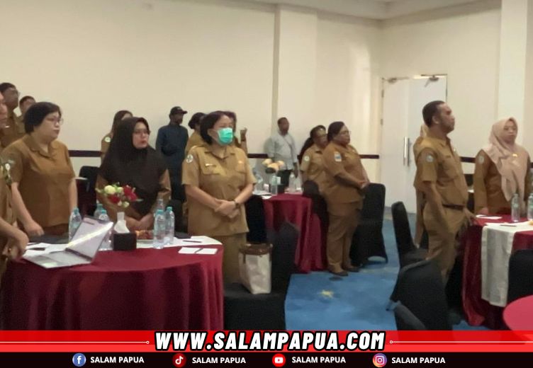Peserta saat menyanyikan lagu Indonesia Raya (salampapua.com/Evita)