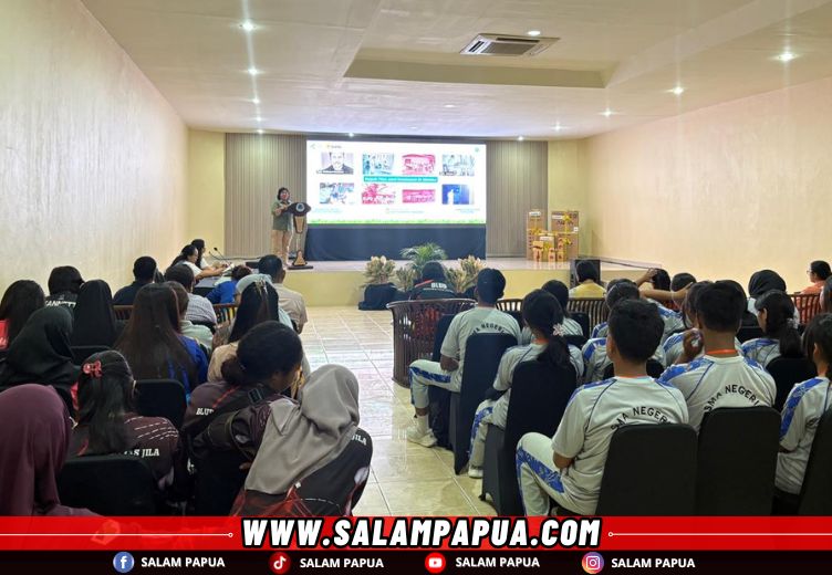 Suasana penutupan pameran foto kesehatan di Ballroom Hotel Serayu, Timika (salampapua.com/Evita)