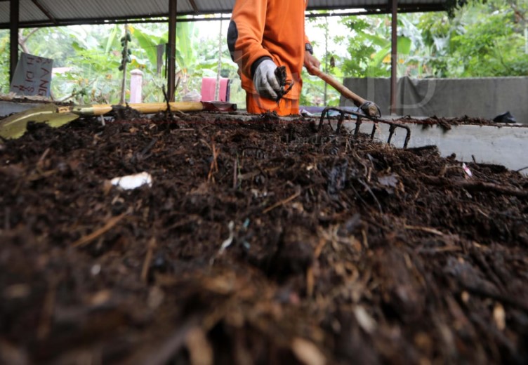 DLH Mimika Bersama Enviro PTFI Akan Latih 60 Orang Kamoro Mengolah Sampah Menjadi Pupuk