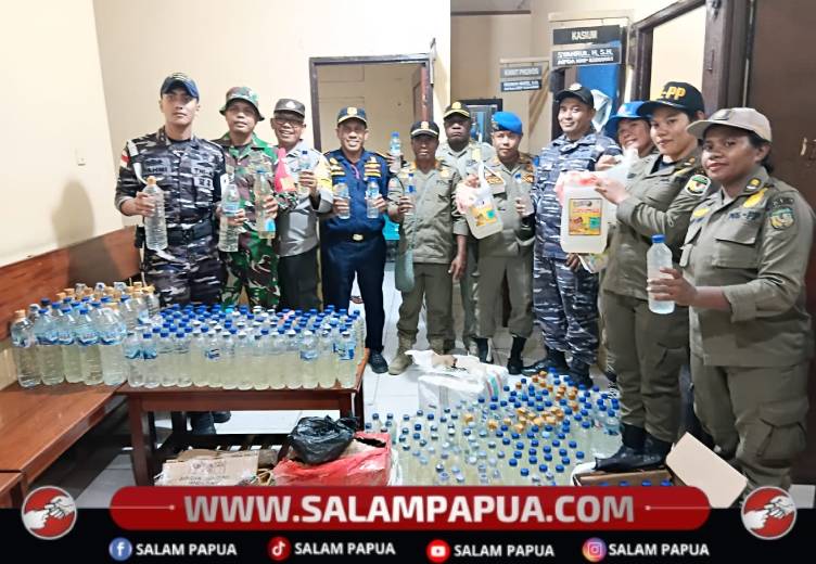 Razia Kedatangan Kapal Sirimau, Aparat Amankan 280 Liter Miras Tradisional
