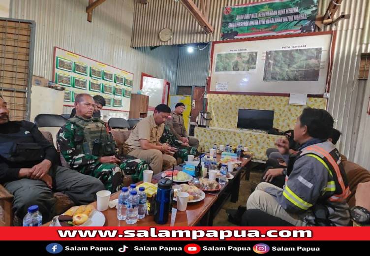 Personel Koramil Tembagapura Siaga Bantu Evakuasi Korban Longsor Di Area Tambang