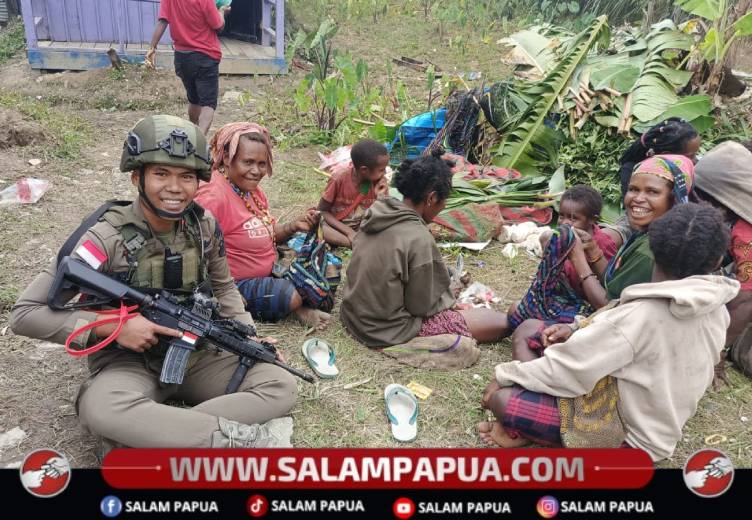 Bangun Komunikasi, Satgas Ops Damai Cartenz Duduk Dan Berdialog Dengan Warga