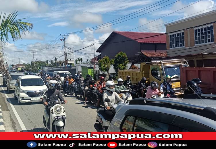 Krisis BBM, Warga Timika Antre Hingga 24 Jam Di SPBU SP2
