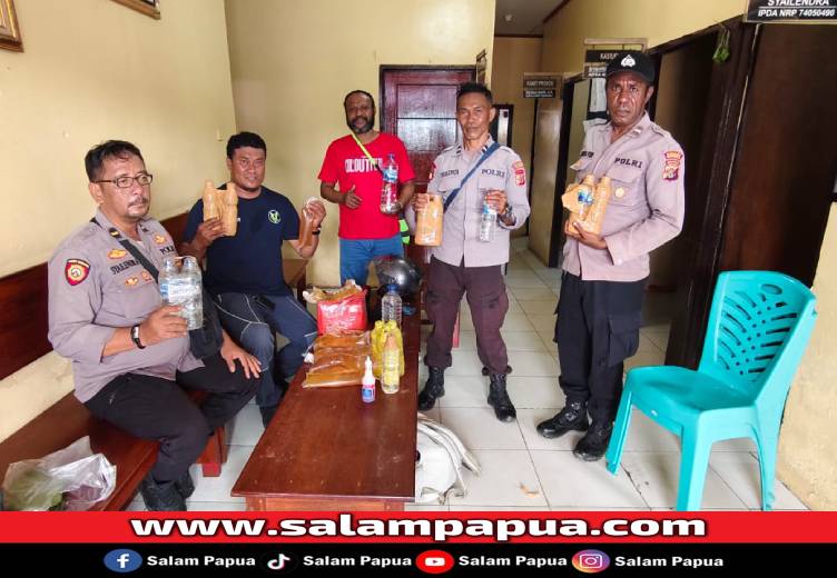 Belasan Liter Sopi Diamankan Dari Penumpang KM Tatamailau Di Pelabuhan Poumako