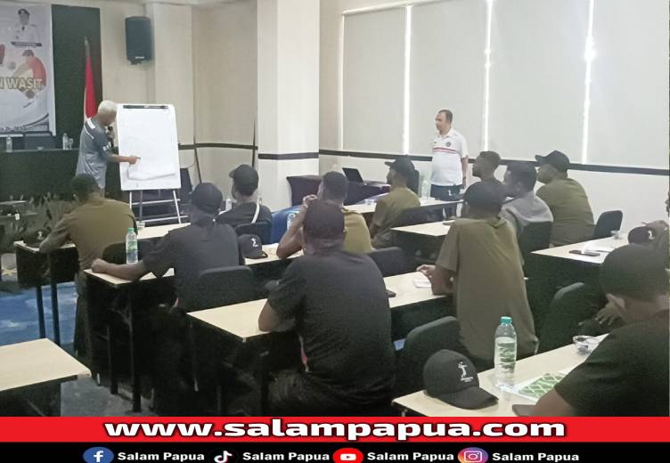 Disparbudpora Mimika Beri Pelatihan Bagi Puluhan Pelatih Dan Wasit Voli