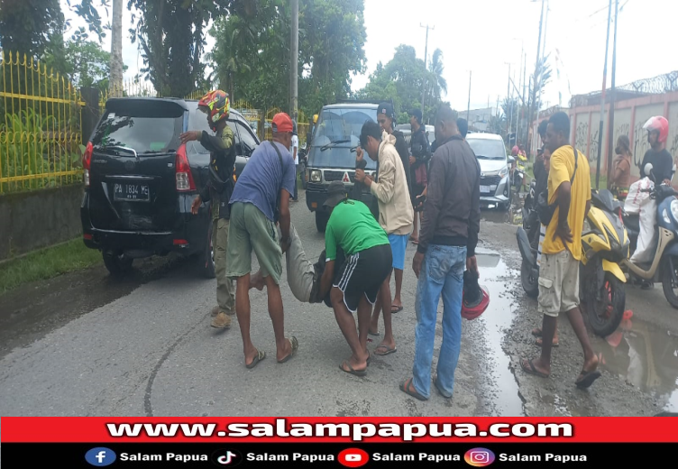 Menyalib Dua Mobil, Tabrak Vario, Pengendara Ninja Jatuh Terkapar