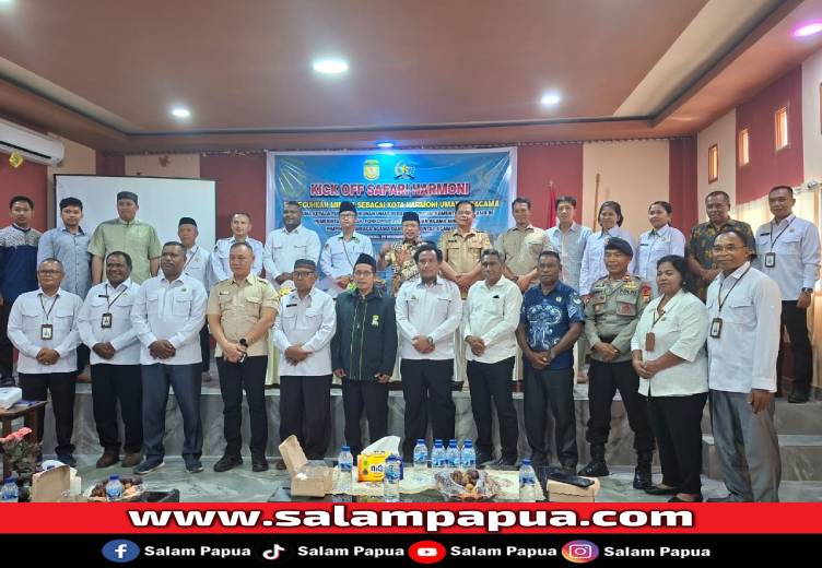 Foto bersama pihak PKUB dan FKUB Mimika serta unsur Forkopimda usai peneguhan Mimika sebagai Kabupaten Harmoni, Senin (29/12/2025)(Salampapua.com/Sianturi)