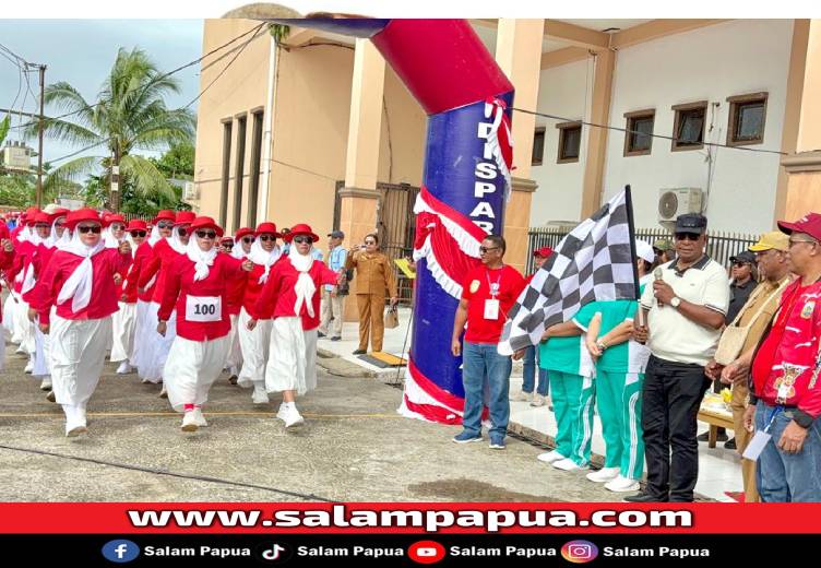 Bupati Mimika Lepas 65 Grup Peserta Lomba Gerak Jalan Indah Wanita, Perwati Paling Disambut