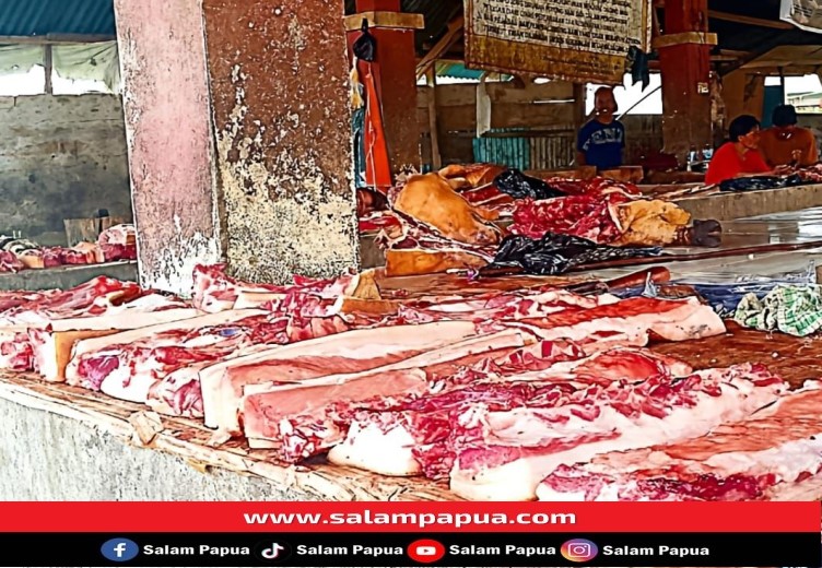 Meskipun Dijual Murah, Masyarakat Masih Enggan Membeli Daging Babi Di Pasar Sentral Timika