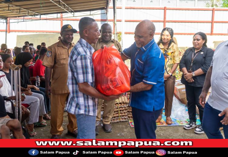 Wagub Papua Tengah Salurkan Bantuan Sosial TA 2025 Untuk Disabilitas, Lansia, Dan Anak Terlantar