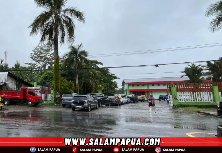 Kapal Pengangkut BBM Terlambat Masuk, SPBU Di Timika Kembali Alami Antrean Cukup Panjang