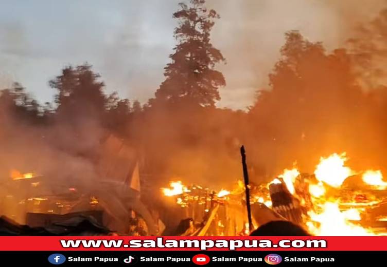Diduga Korsleting, Belasan Kios Di Poumako Timika Ludes Terbakar