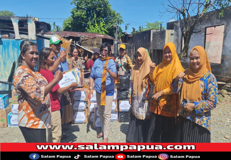 Komunitas Belajar IX Kuala Kencana Bantu Korban Kebakaran Di Kampung Nawaripi