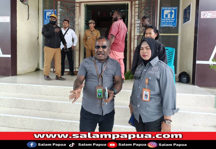Anggota DPRK Soroti Penyegelan Kantor Distrik Mimika Timur Oleh Pegawai