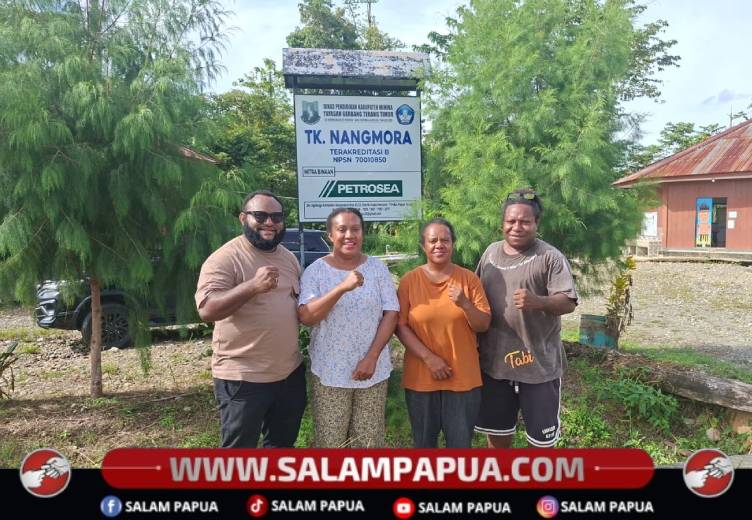 Pihak Yayasan Gerbang Terang Timur di lokasi TK Nangmora Mile-32, Distrik Kuala Kencana, Rabu (1/4/2026)(Salampapua.com/Sianturi)
