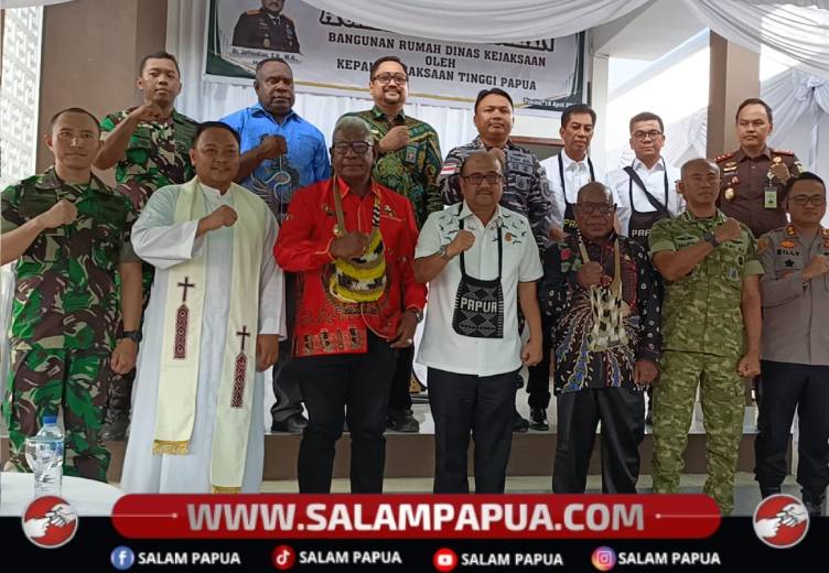 Diresmikan Kajati Papua, Pemkab Mimika Hibahkan Dua Rumah Dinas Untuk Kejari Mimika