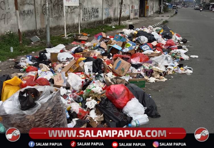 Warga Keluhkan Tumpukan Sampah Di Poros C. Heatubun Timika, Minta Perda Ditegakkan