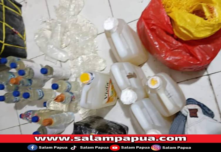 Gencar Razia Kapal, Polisi Amankan Ratusan Liter Miras Tanpa Pemilik Di Poumako