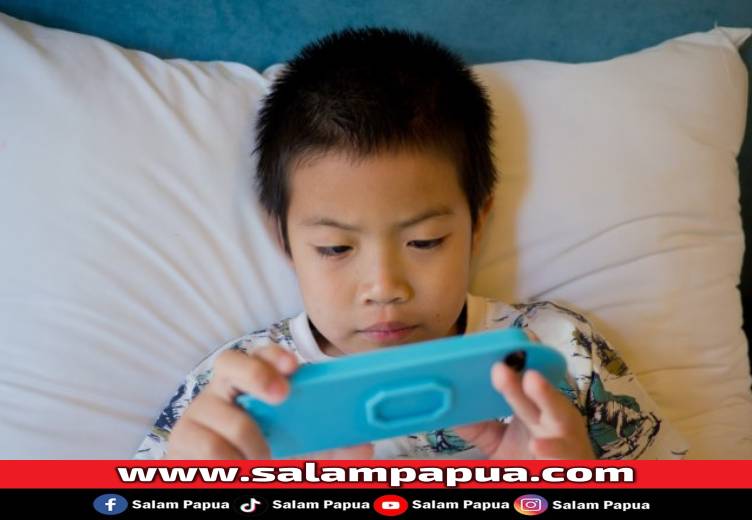 Waspadai Akibat Radiasi HP Pada Mata Anak