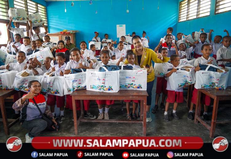 Pertamina Perluas Program SESAMA, 105 Siswa Prasejahtera Di Sentani Terima Perlengkapan Sekolah