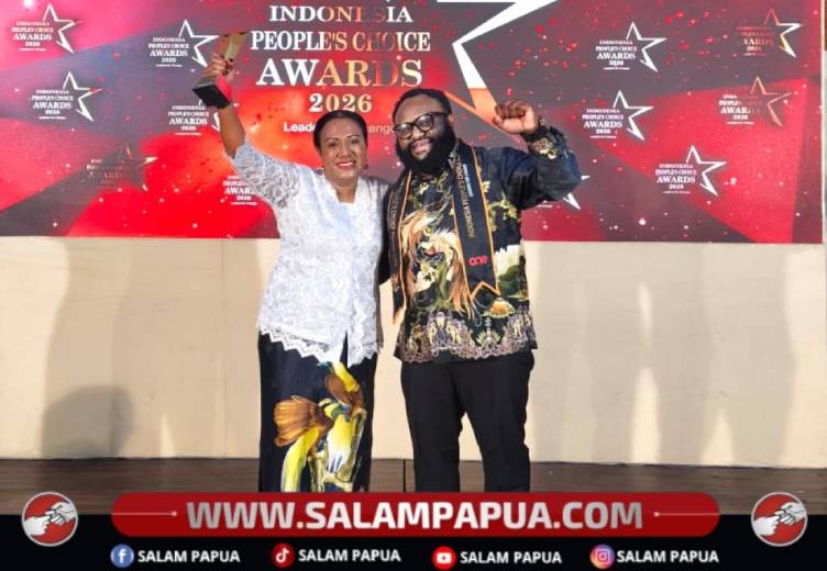 Annggota DPR Papua Tengah, Araminus Omaleng bersama Istri usai menerima Indonesia People's Choice Awards 2026 yang digelar di Grand Mega Resort & Spa Kuta oleh The One Magazine, Bali pada Jumat (12/6/2026)(Dokumen Pribadi)