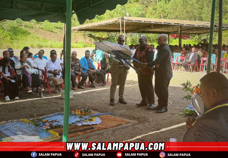 Meki Nawipa Dedikasikan Jabatan Gubernur Papua Tengah Pertama Kepada Almarhum Pdt. Noakh Nawipa