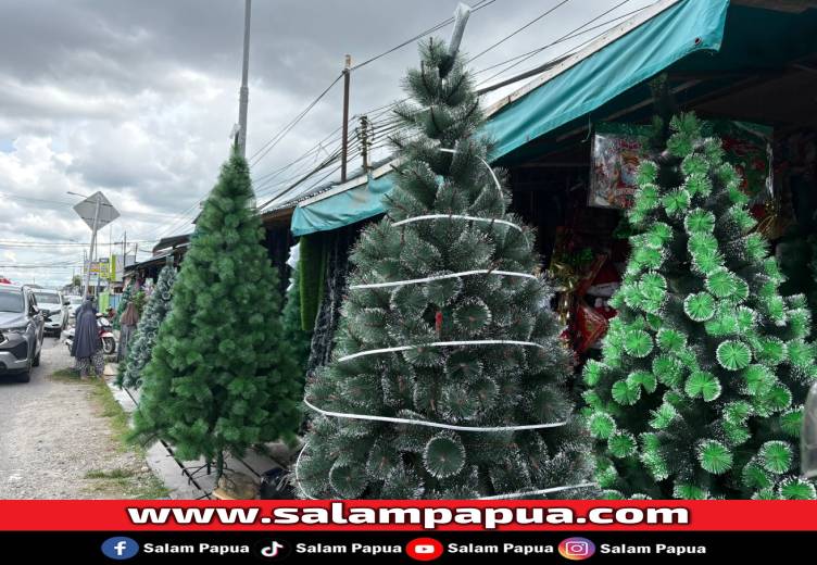Timika Semarak Jelang Natal, Harga Ornamen Belum Naik