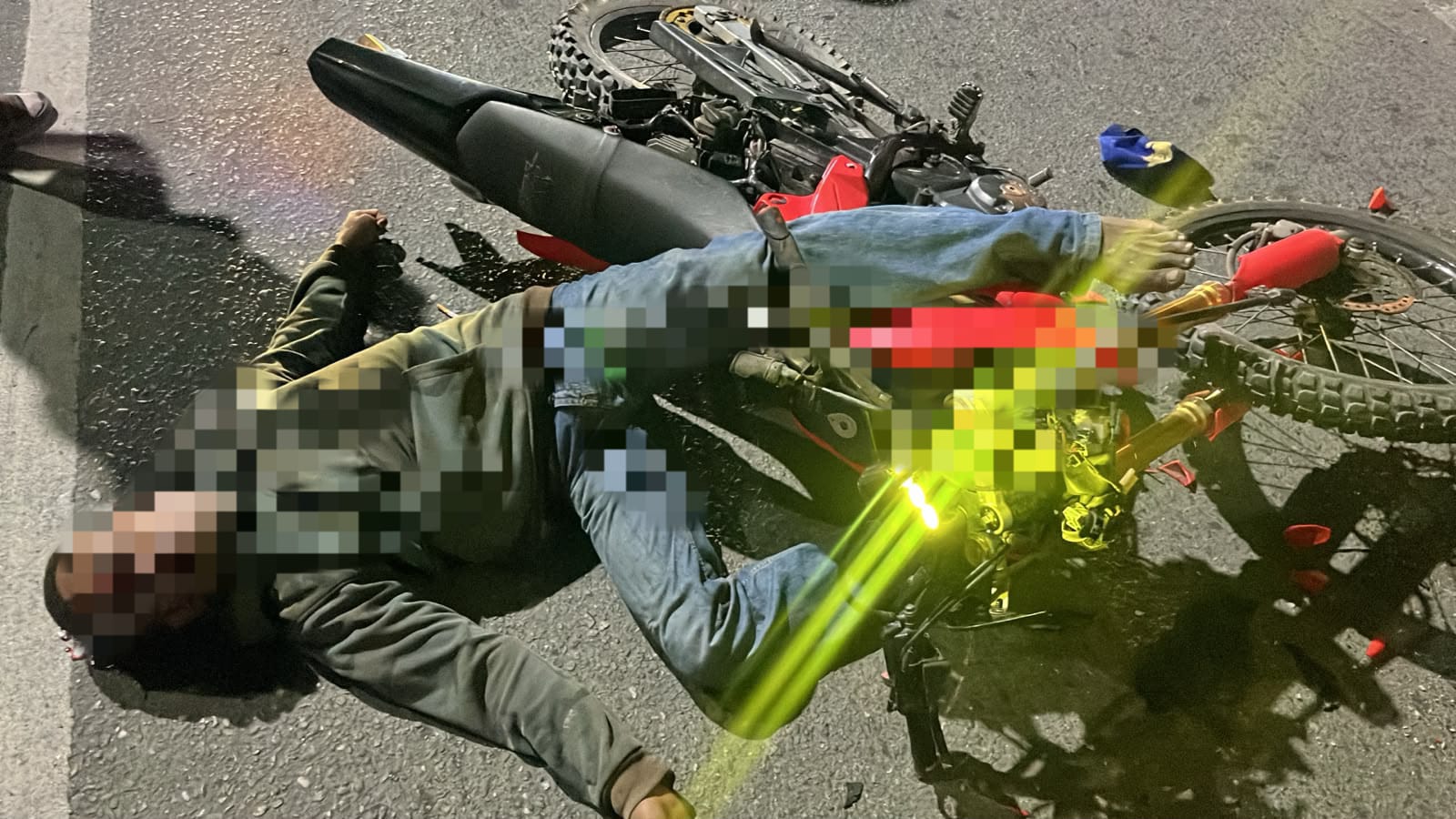 Motor CRF Tabrak Belakang Truk Di Jalan Cenderawasih Timika, Pengendara Luka Berat