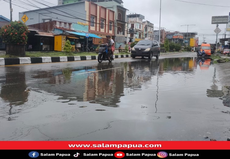 Diguyur Hujan Deras, Sejumlah Ruas Jalan Di Timika Digenangi Air