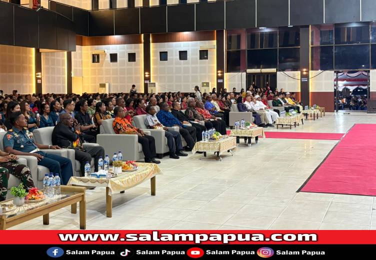 Suasana ibadah Natal dan syukuran tahun baru oleh Pemda Mimika di Graha Eme Neme Yauware Timika, Senin malam (5/1/2026)(Salampapua.com/Evita)