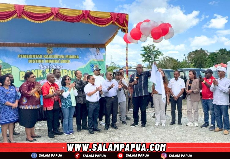 Bupati Mimika Resmikan Bank Sampah Distrik Mimika Baru