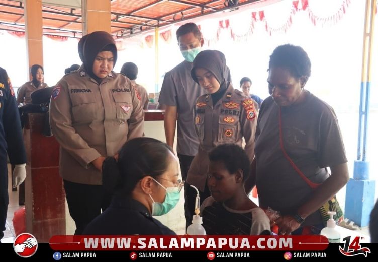 Sambut Hari Jadi Polwan RI Ke-78, Polwan Polres Mimika Gelar Bakti Kesehatan Di Kampung Poumako