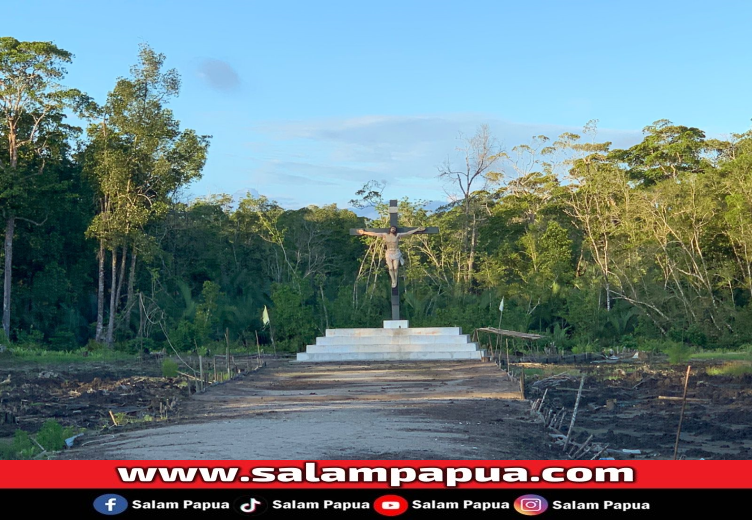 Kampung Ohotya Miliki Patung Tuhan Yesus Setinggi 3 Meter