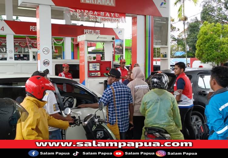 Antrean Panjang Picu Protes Warga Di SPBU Hasanuddin Timika