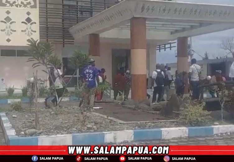 Diseruduk Mahasiswa, Ini Penjelasan Disdik Mimika Soal Bantuan Pendidikan