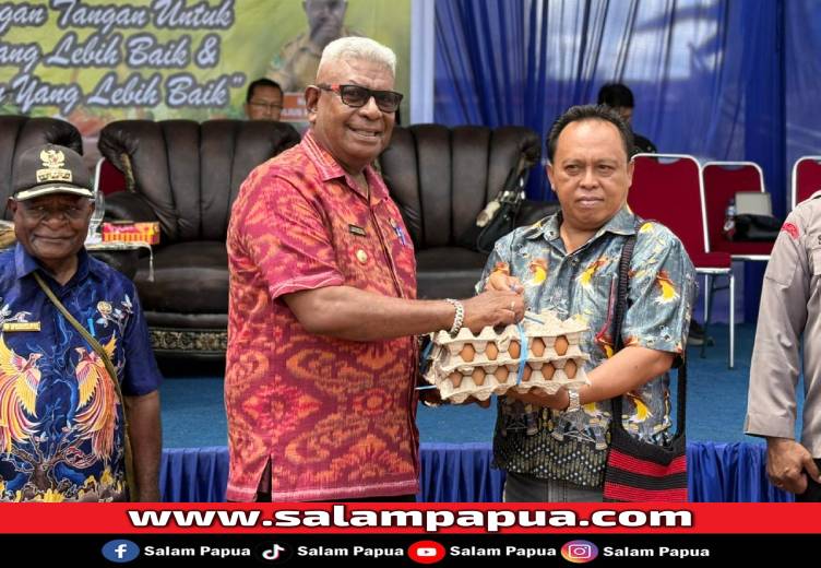 Pemkab Mimika Serahkan Bantuan Kerawanan Pangan Untuk Lima Distrik