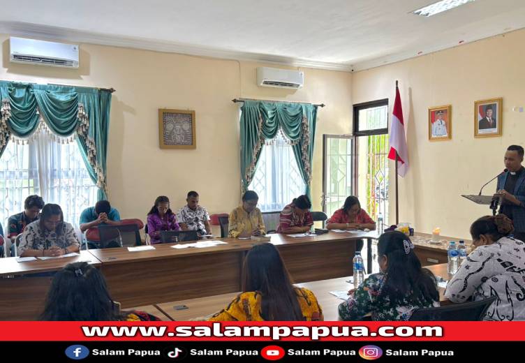 Suasana ibadah syukuran Dinas Tanaman Pangan, Hortikultura dan Perkebunan Kabupaten Mimika, Kamis (8/1/2026)(Salampapua.com/Evita)