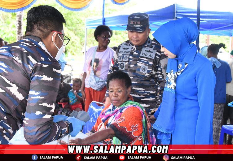 Jelang  HUT TNI Ke-80, Lanal Timika Gelar Pemeriksaan Kesehatan Gratis Bagi Masyakarat Poumako
